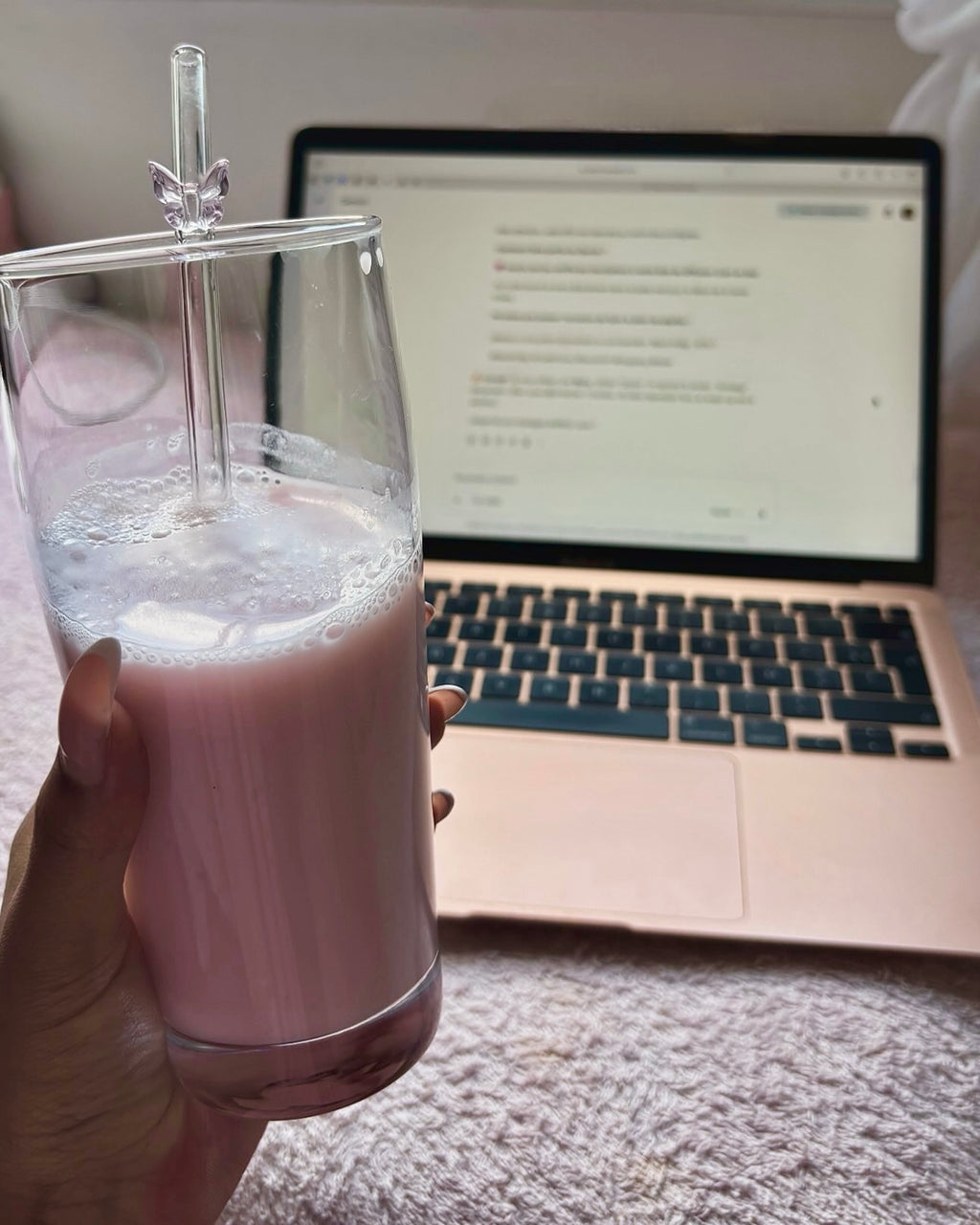 Paille papillon en verre